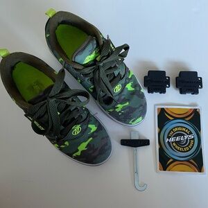 Heelys Size 2 Kids - The original Wheeled Shoes - Green and Camouflage GUC